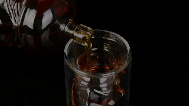 Whiskey Decanter Set Transparent Creative with 2 150ml Glasses, Whiskey Carafe for Brandy,Scotch,Vodka,Gifts for Dad,Husband,Boyfriend