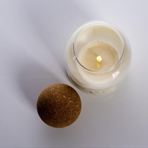 Engagement Gifts，Engagement Gifts for Couples，'Engaged 2025' Candle - 8.50oz Soy Wax, Long-Lasting 60-Hours，Lavender