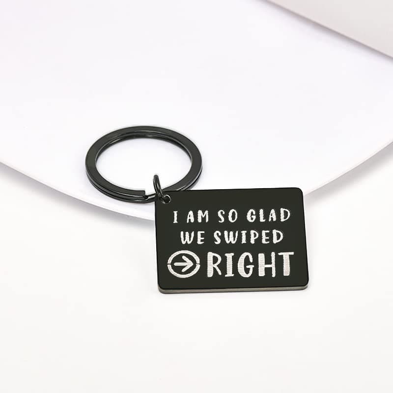 Funny Gifts for Men Boyfriend Girlfriend Birthday Gift Husband Wife Anniversary Valentine's Day Gift Keychain for BF GF Fiancee Fiance I'm So Glad We Swiped Right Black Keychain for Couple Gifts