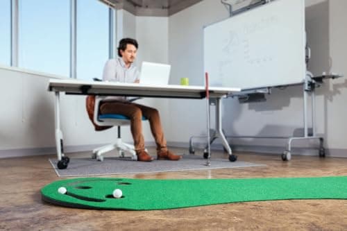 Par Three Golf Putting Green (3' x 9')