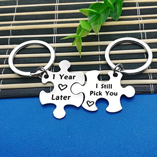Anniversary Keychain Gifts for Her Him 1 Years Later I Still Pick You Key Ring Jigsaw Puzzle Piece Matching Pendant Keychain Set Couple Best friend Gift for Women Men Wedding Valentine's Day Birthday