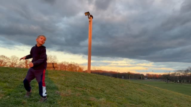 Parachute Toy for Kids, Outdoor Toys Flying Parachute Men, Inside & Outside Toys for or 3 4 5 6 7 8 9 10 11 12 Year Old, Christmas Stocking Stuffers for Kids Idea 2025 Unique Boys Party Favors