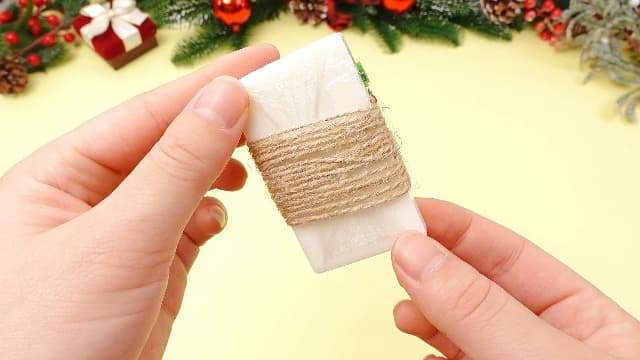 20 Pack Christmas Handmade Soap Favor with Wooden Christmas Tag, 4 Scents, Soap Gift for Wedding Favors, Party Decorations, Thanksgiving Gifts, Bridal Shower