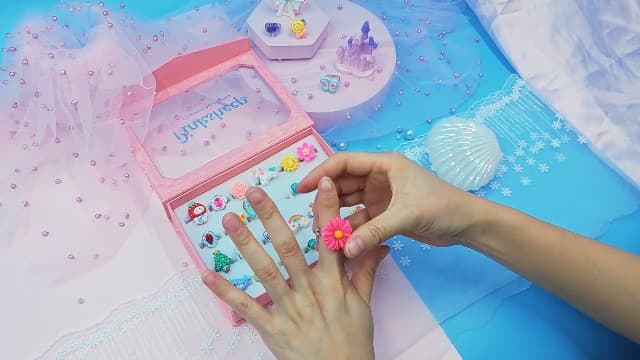 PinkSheep Little Girl Jewel Rings in Box, Adjustable, No Duplication, Girl Pretend Play and Dress Up Rings (24 Lovely Ring)
