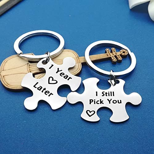Anniversary Keychain Gifts for Her Him 1 Years Later I Still Pick You Key Ring Jigsaw Puzzle Piece Matching Pendant Keychain Set Couple Best friend Gift for Women Men Wedding Valentine's Day Birthday