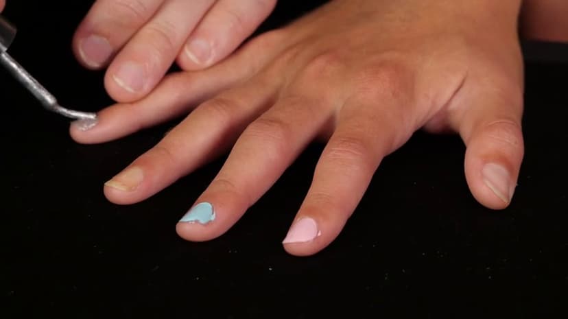 Alex Spa Glow Sketch It Nail Pens Girls Fashion Activity, Nail Designs that Can Glow in the Dark, Create Long Lasting Looks with Beautiful Nail Polish , For Ages 8 and up