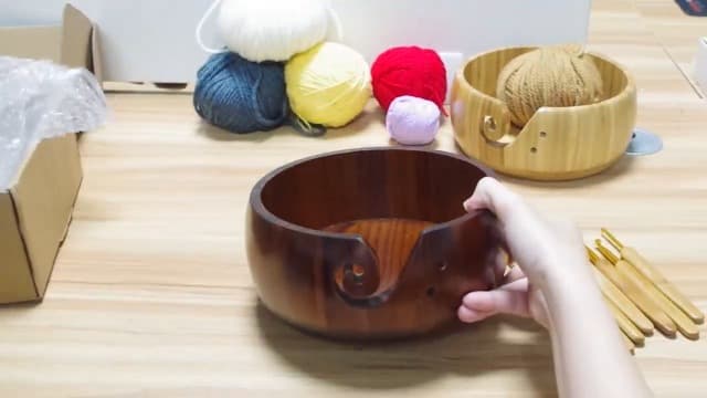 Wooden Yarn Bowl Holder, Craft Knitting Bowl with 8pcs Metal Crochet Hooks, 7.9''Large Yarn Holder Dispenser Yarn Storage Bowls, for Knitters & Crocheters (Bamboo 7.9 inch)