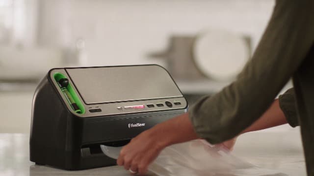 FoodSaver V4400 2-in-1 Vacuum Sealer Machine with Automatic Vacuum Sealer Bag Detection and Starter Kit