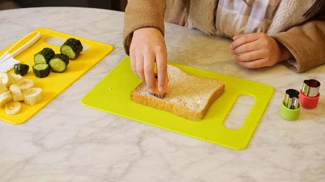 14PC Montessori Toy Safe Kitchen Knife Set for Toddler, Kids Knife Set for Real Cooking with Cutting Board, Gift for 3-12 Year Old Girl Boy Bithday Chistmas, Little Chef Cooking Tool for Kid Age 3-12