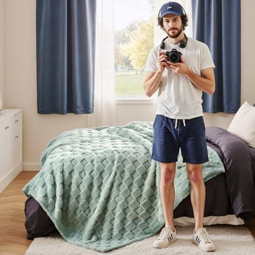 Bedsure Sage Green Throw Blanket for Couch - Checkered Fleece Blankets Gifts for Women Men Girls, Cute Soft Cozy Throw for Bedroom Home Decor Gifts, 50x60 Inches