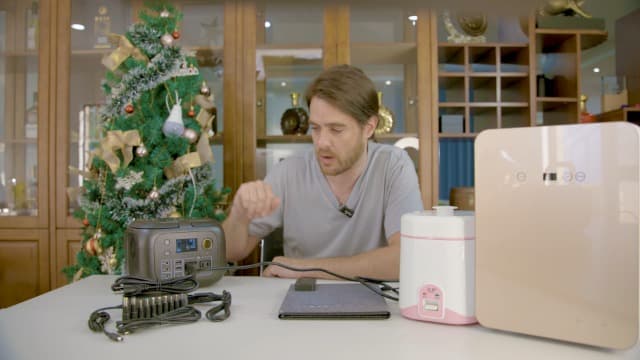 Solar Powered Generator 300W Peak/70400mAh, 260Wh Portable Power Station with Panels 40W Included, Solar Generator with AC Outlet 110V for Home Use, Camping, Outdoor, Power Backup