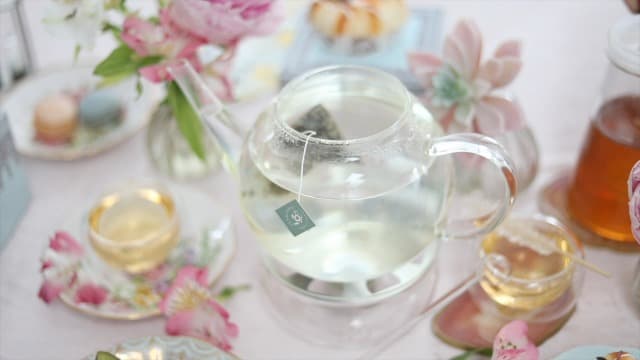 Teabloom Complete Glass Tea Set – Teapot (40 oz), Loose Tea Infuser, 4 Insulated Teacups, Tea Warmer with Candlelight, and 12 Flowering Teas – Elegant Blooming Tea Gift Set