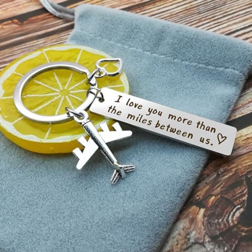 Vadaka Couple Keychain Long Distance Relationship Gift for Boyfriend Girlfriend I Love You More Than The Miles Between Us Keyring Couples Jewelry Going Away Gift Brithday Anniversary Valentines Gift
