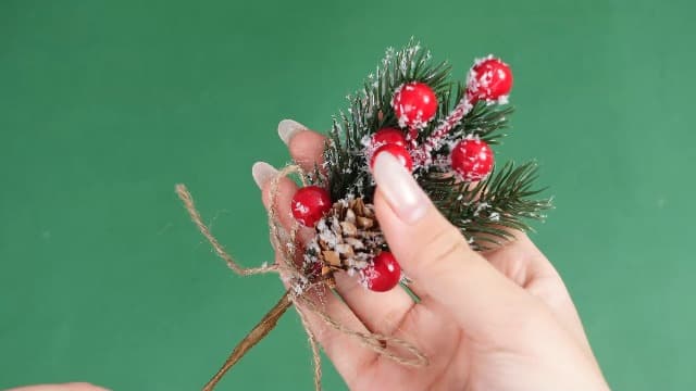 Mimorou 12 Set Neighbors Gift for Christmas Housewarming Neighbors Birthday Welcome Christmas Appreciation Gifts Xmas Kitchen Cooking Utensils Set with Spoon Towels Artificial Pine Picks Thank You Tag