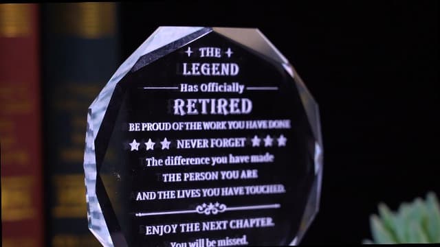 Movdyka Retirement Gifts for Men Women 2025 Happy Retire Present Decorations Crystal Plaque Keepsakes Best Retirement Gift Ideas for Boss Coworker Retired Teacher Doctor Friends Mom