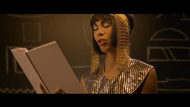 TILISMA Wooden Book Page Holder - Handmade Walnut Thumb Book Accessories - Reading Gadget to Read in Bed - Gifts for Book Lovers, Avid Readers, Bookworms, Librarians - Bookmark (Small)