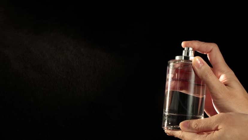 Mercedes-Benz Cologne for Men - 4 Fl Oz - Eau De Toilette Perfume Spray for Man - Woody & Musky Scent - Luxury Long Lasting Fragrance with Notes Of Violet leaves, Cascalone & Vetiver