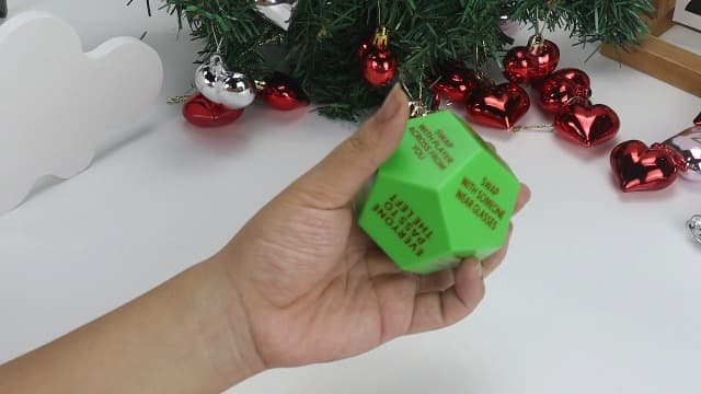 Santa Swap Gift Exchange Dice, 3 * 3in Exchange Gifts Family Game, Christmas Stocking Stuffers Gift Exchange Dice Games for Boys and Girls, Gifts for Xmas, Birthday, Party and Family Night, Holiday