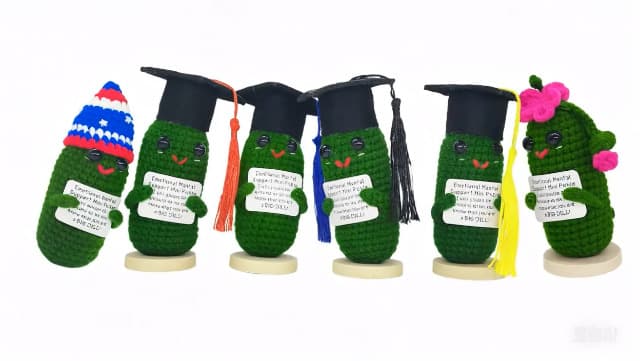 Funny Crochet Pickles 1 Pcs with Affirmations Cards for Inspirational Novelty Good Luck Gift and Party Decorations (KK-CKD04- REDCUM)