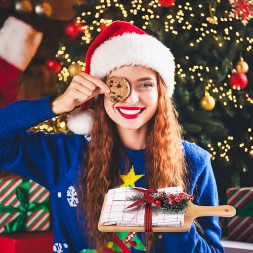 Amyhill 8 Set Christmas Kitchen Gifts Christmas Cutting Board Set with Red Berry Tea Towels Xmas Charcuterie Boards Cooking Housewarming Neighbor Gifts for Kitchen Holiday Party Decor