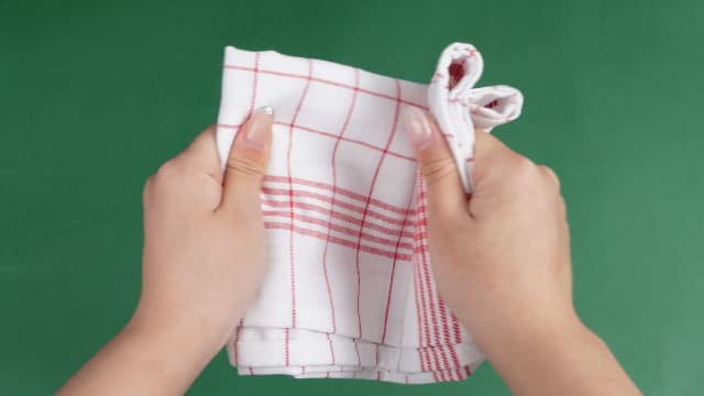 Amyhill 8 Set Christmas Kitchen Gifts Christmas Cutting Board Set with Red Berry Tea Towels Xmas Charcuterie Boards Cooking Housewarming Neighbor Gifts for Kitchen Holiday Party Decor