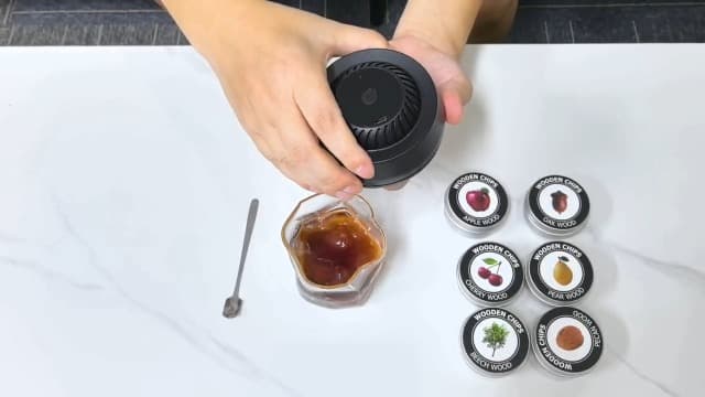 Electric Whiskey Smoker Kit with 6 Wood Chips, Electric Cocktail Smoker Kit Built-in Lighter, No Butane Needed, Gifts for Christmas, Gifts for Men, Dad, Husband