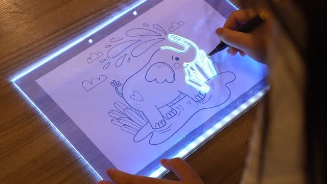 LED Note Board with Colors, 13.7"X10" 4 Modes & 7 Colors Acrylic Dry Erase Board with Light, Include Adapter, Hanging Chain, Led Drawing Board for Kids with Stand, 7 Markers, Spray Bottle