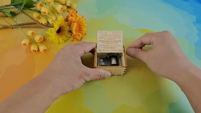 Music Box Gift for Wife - Romantic Birthday Valentine Anniversary Christmas to My Wife Gifts from Husband Boyfriend Love Women Girl Girlfriend Wooden Hand Crank Musical Box Play You are My Sunshine