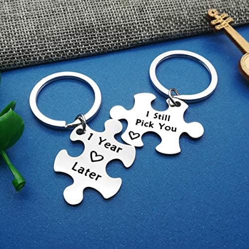 Anniversary Keychain Gifts for Her Him 1 Years Later I Still Pick You Key Ring Jigsaw Puzzle Piece Matching Pendant Keychain Set Couple Best friend Gift for Women Men Wedding Valentine's Day Birthday