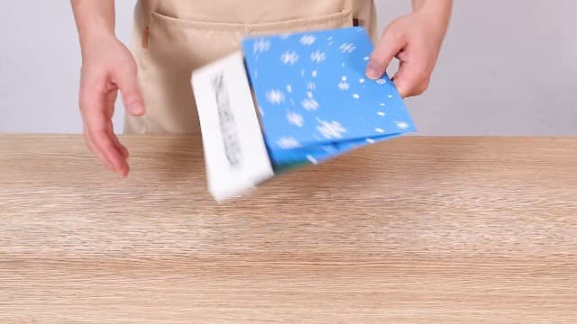 Zzrywuty 24 PCS Christmas Cookie Boxes for Gift Giving Golden Star White Bakery Boxes with Window,Christmas Treat Boxes for Pastry Dessert Cupcakes Mini Cake Pie Candy Donut,Baking Goods Packing Box