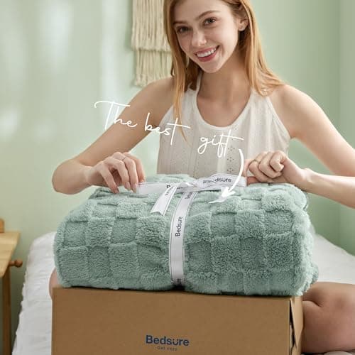 Bedsure Sage Green Throw Blanket for Couch - Checkered Fleece Blankets Gifts for Women Men Girls, Cute Soft Cozy Throw for Bedroom Home Decor Gifts, 50x60 Inches