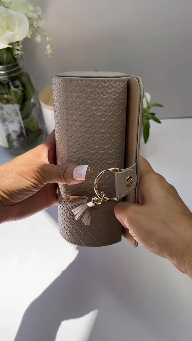 Vlando Viaggio Small Jewelry Case Box, Travel Essential Accessories for Women, Gifts for Travelers Couples Mom Friends, Bridesmaid