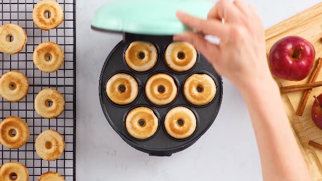 DASH Mini Donut Maker Machine for Kid-Friendly Breakfast, Snacks, Desserts & More with Non-stick Surface, Makes 7 Doughnuts - Aqua
