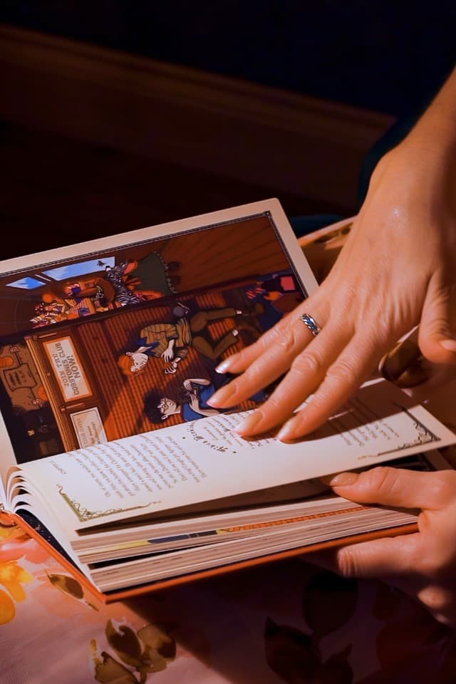 Harry Potter Metal Bookmark with Hanging Charm Golden Snitch Hogwarts Reading Gifts Book Lovers Gift Box (Golden Snitch)