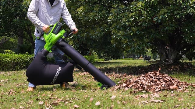 Greenworks 40V (230 MPH / 505 CFM) Cordless Brushless Leaf Blower/Vacuum with Bag, High Power, Lightweight & Quiet for Yard Debris Cleanup, Includes 5.0Ah Battery & Charger