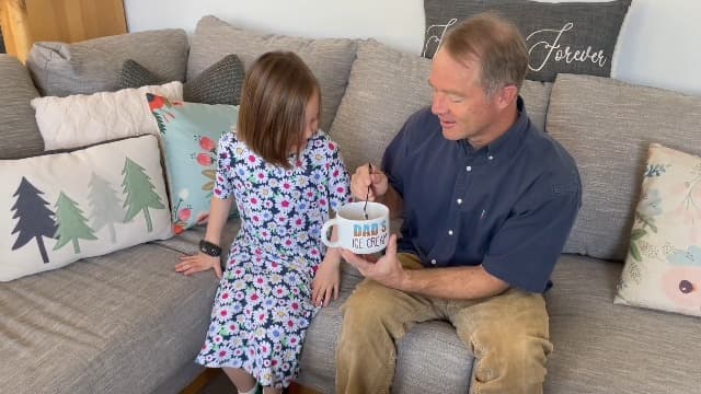 YEUYUQIU Christmas Dad Gifts from Daughter Son Wife - Ideal Christmas Fathers Day Birthday Gifts for Daddy Father Father in Law New Dads, Best Dad Ever Gift - Cool Dad's Ice Cream Bowl Shovel Set