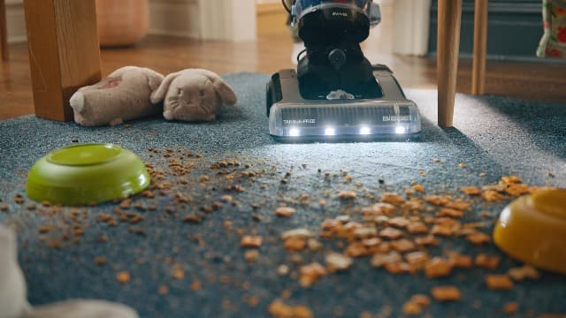 Bissell CleanView Max Tangle-Free Rewind with LED Headlights, Tangle-Free Brush Roll, Automatic Cord Rewind, Included pet Tools, 4073L