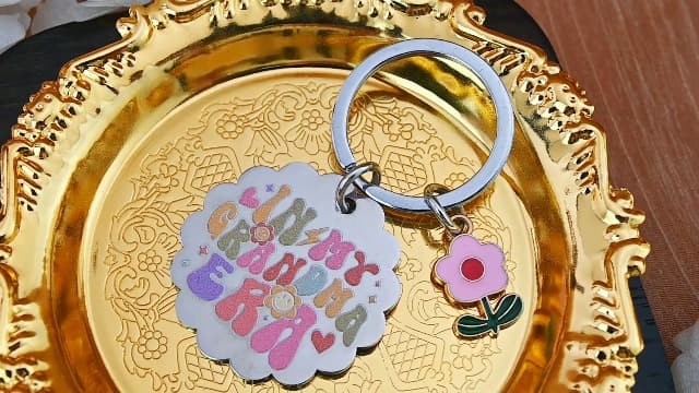 New Grandma Gifts First Time Grandma Gift for Grandmas Keychain Best Grandmas Gift Ideas Grandmother Keepsake Jewelry Gifts for New Baby Christmas Birthday Present for Her