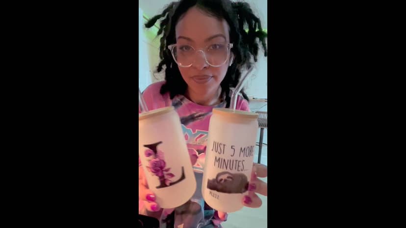 Monogrammed Glass Drinking Cup With Lid Straw Women Happy Birthday Christmas Xmas Day Holiday for Female Teacher Aunt Big Small Sister in Law Mother Stepmother Weding Groom Bride Officiant Gift,R