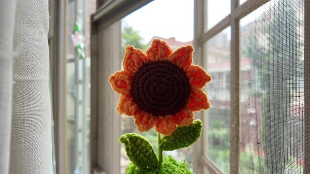 Handmade Crochet Knitted Sunflower Bouquet Creative Knitted Potted Plant Mini Cute Home Desktop Decorations and Gifts for Friends, Lovers, Classmates