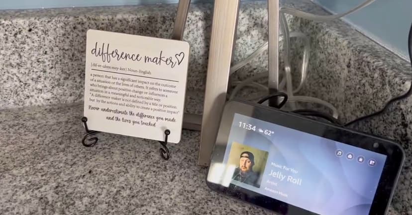 Difference Maker Gift, Inspirational Gifts Coworker Gifts For Women, Therapist Gifts, Office Christmas Gifts, Wood Plaque Sign With Stand (HG01)