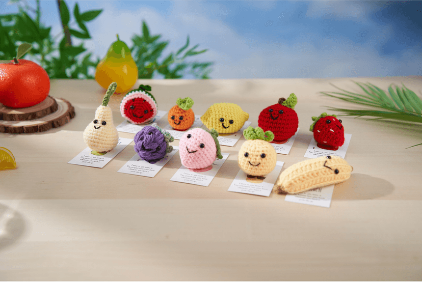 Shappy 10 Sets Inspirational Positive Fruit Toy Gift Cute Funny Wool Knitted Fruit Mini Employee Appreciation Gift Motivational Pun Card Organza Bag Classroom Team Vacation Party Favor for Student