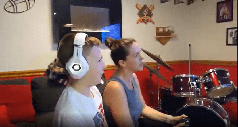 Gaming Headset for PC, Ps4, Ps5, Xbox Headset with 7.1 Surround Sound Gaming Headphones with Noise Canceling Mic, LED Light Over Ear Headphones for Switch, Xbox Series X/S, Laptop, Mobile White