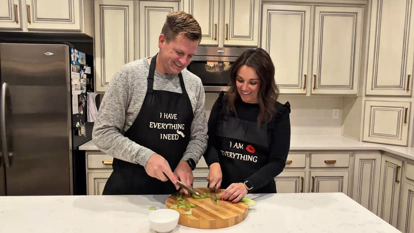 YIKA® Apron Couples, Christmas Gifts for Couples: Waterproof Aprons for Women Men, with Adjustable Neck Strap with Extra Long Ties, 2 Pockets (Black)