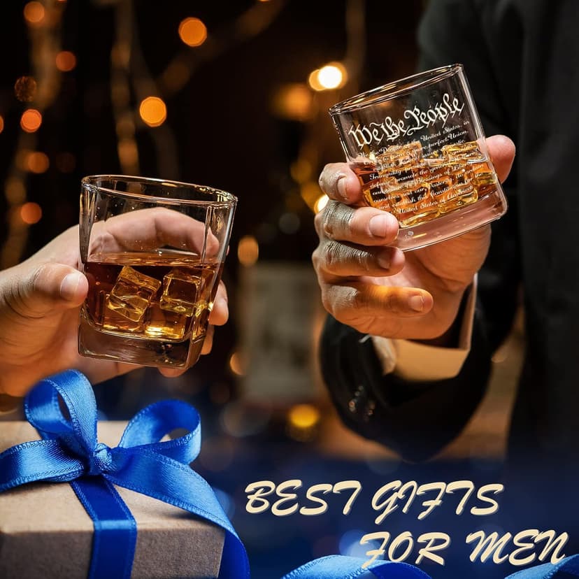 PONPUR Whiskey Decanter Engraved We The People American Flag, 750ml Whiskey Decanter Set with 2 Glasses, Christmas Boss Day Patriotic Birthday Gifts For Men Dad, Liquor Scotch Bourbon Presents