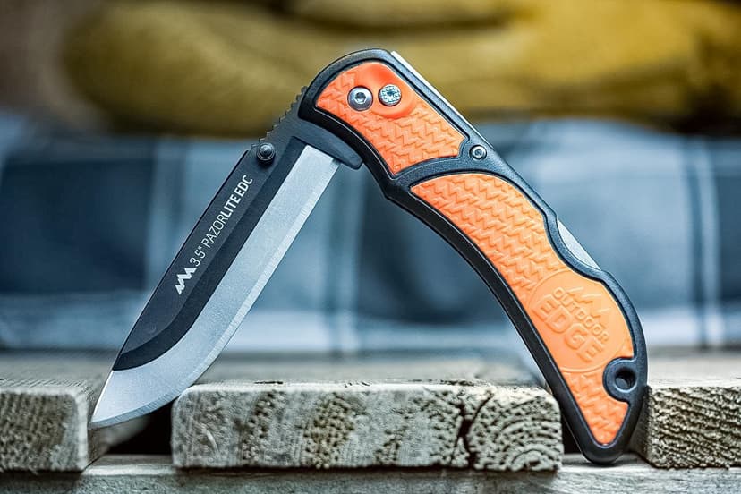 OUTDOOR EDGE OUTDOOR EDGE 3.5" RazorLite EDC Knife. Pocket Knife with Replaceable Blades and Clip. The Perfect Hunting Blade for Skinning Deer. Blaze Orange with 6 Blades