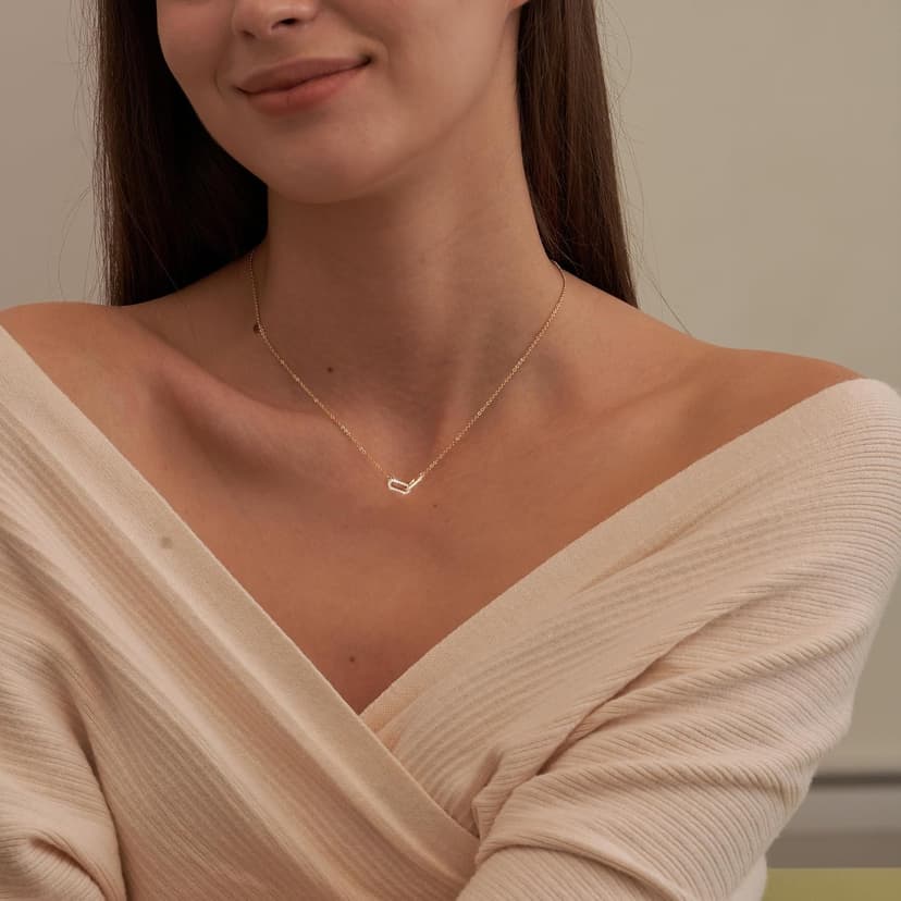 Freekiss Gold Pendant Necklace for Women, Dainty Diamond Necklaces for Women Simple 14K Gold Plated Paperclip Choker Necklaces Cute Minimalist Open Oval Necklaces Gold Jewelry for Women Gifts