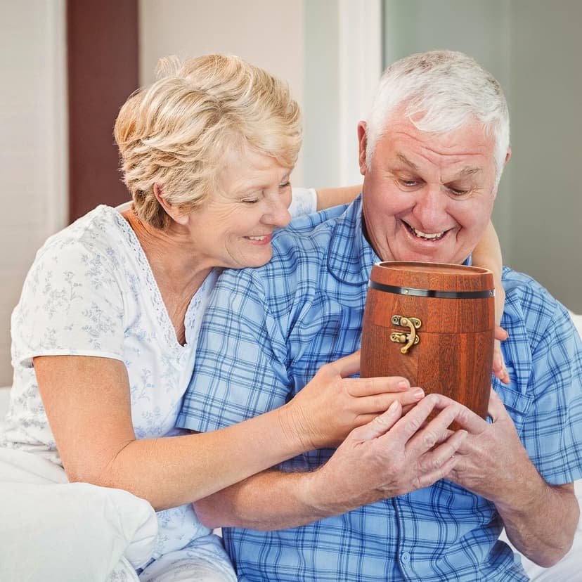 LIGHTEN LIFE 70th Birthday Gifts for Men 16oz,1955 Beer Glass in Barrel Box,70th Birthday Beer Glass,70th Birthday Gift Ideas,1955 Pint Glass for 70 Years Old Dad,Husband,70th Beer Glass