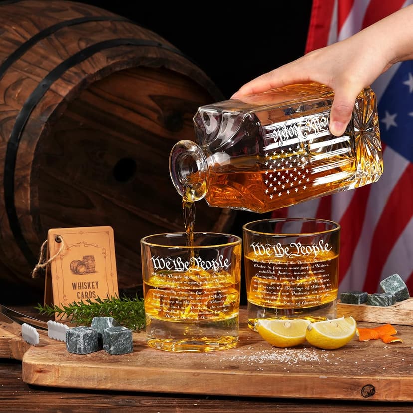 PONPUR Whiskey Decanter Engraved We The People American Flag, 750ml Whiskey Decanter Set with 2 Glasses, Christmas Boss Day Patriotic Birthday Gifts For Men Dad, Liquor Scotch Bourbon Presents