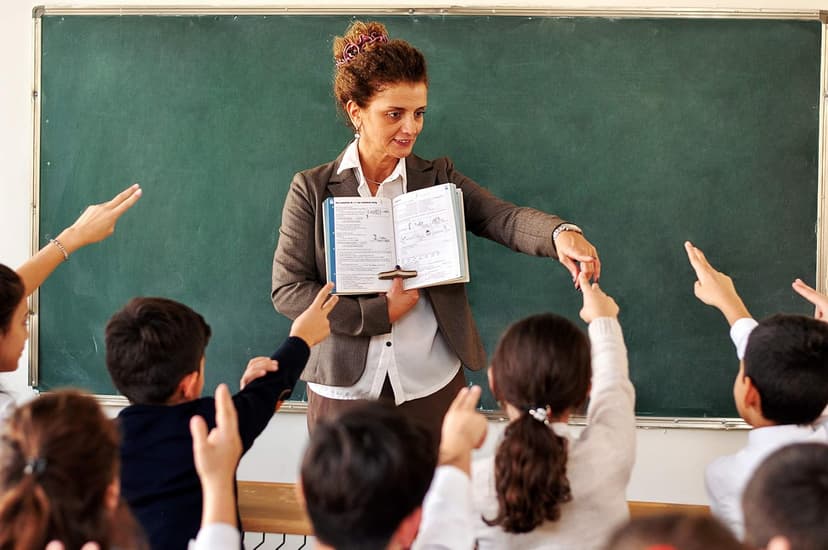 TILISMA Wooden Book Page Holder - Handmade Walnut Thumb Book Accessories - Reading Gadget to Read in Bed - Gifts for Book Lovers, Avid Readers, Bookworms, Librarians - Bookmark (Small)